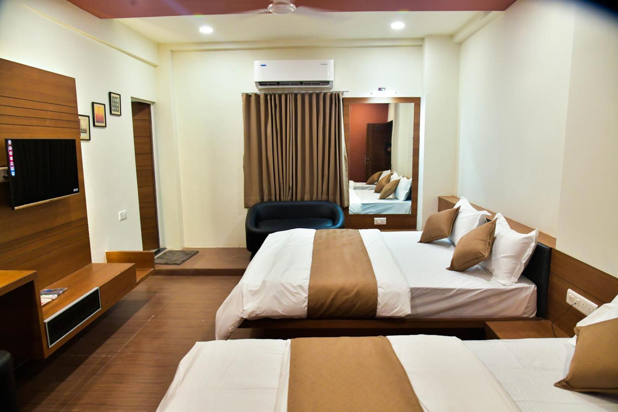 Hotel Ashooka Inn Гандинагар Экстерьер фото
