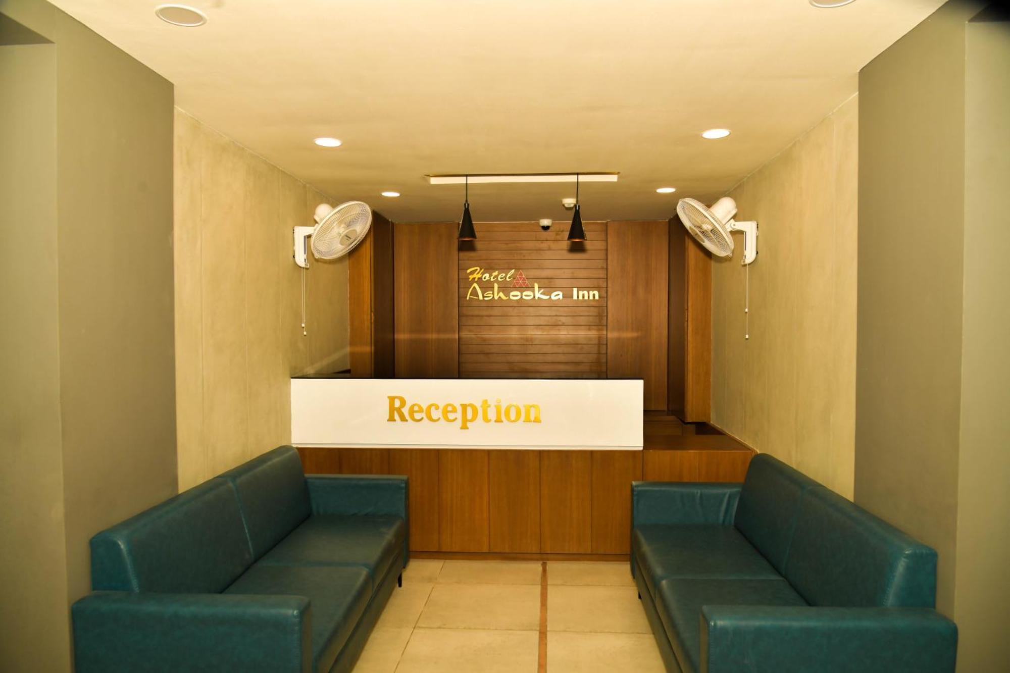 Hotel Ashooka Inn Гандинагар Экстерьер фото