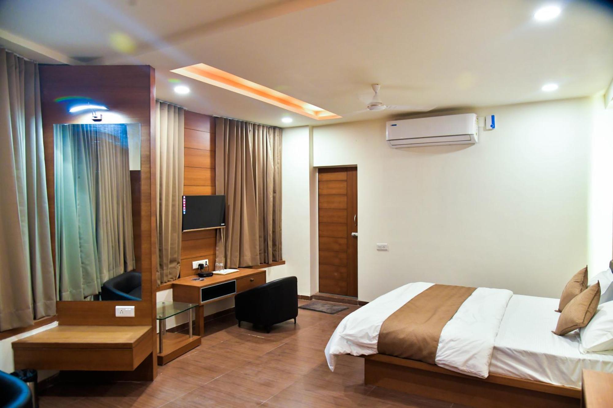 Hotel Ashooka Inn Гандинагар Экстерьер фото