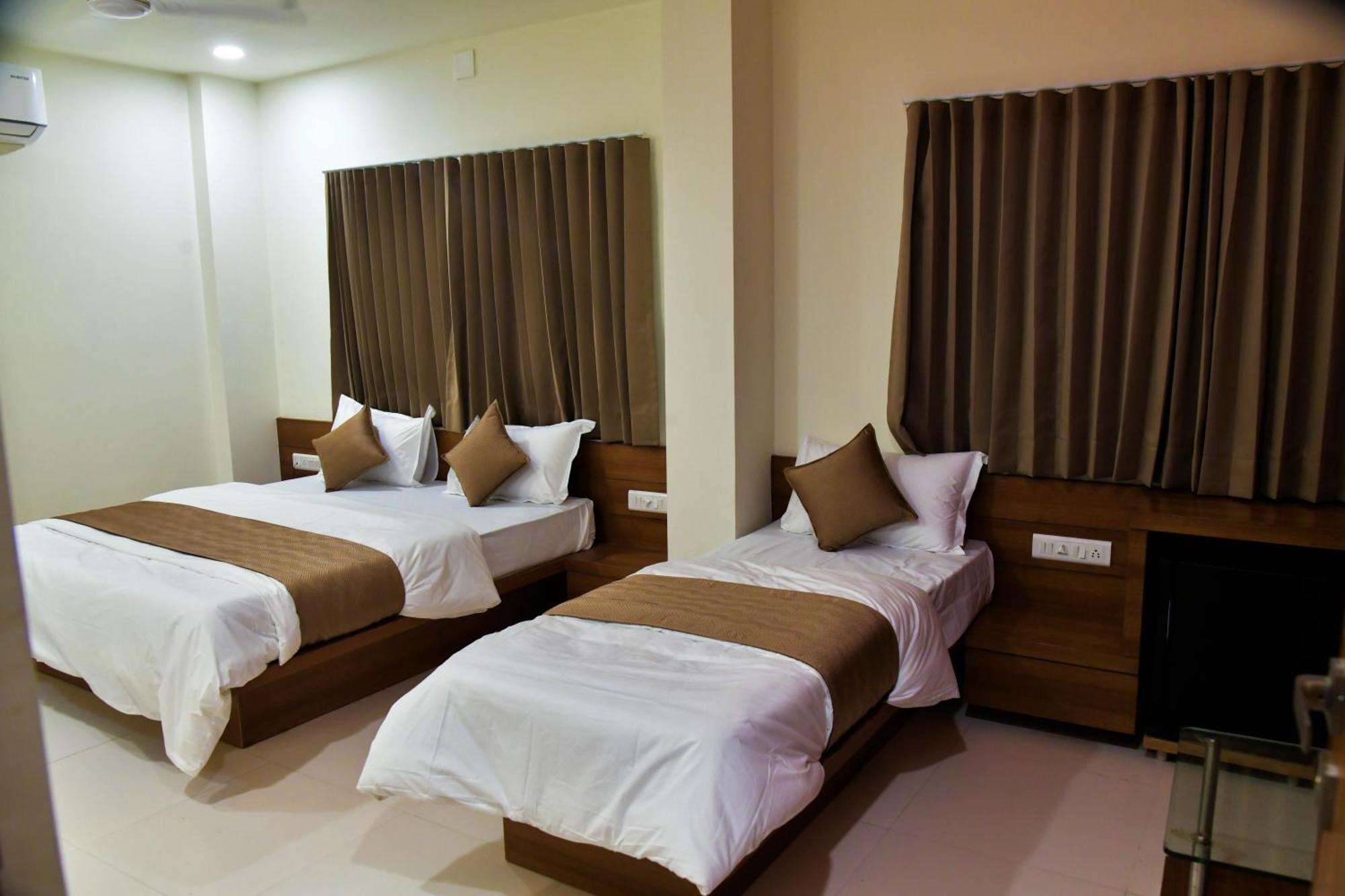 Hotel Ashooka Inn Гандинагар Экстерьер фото
