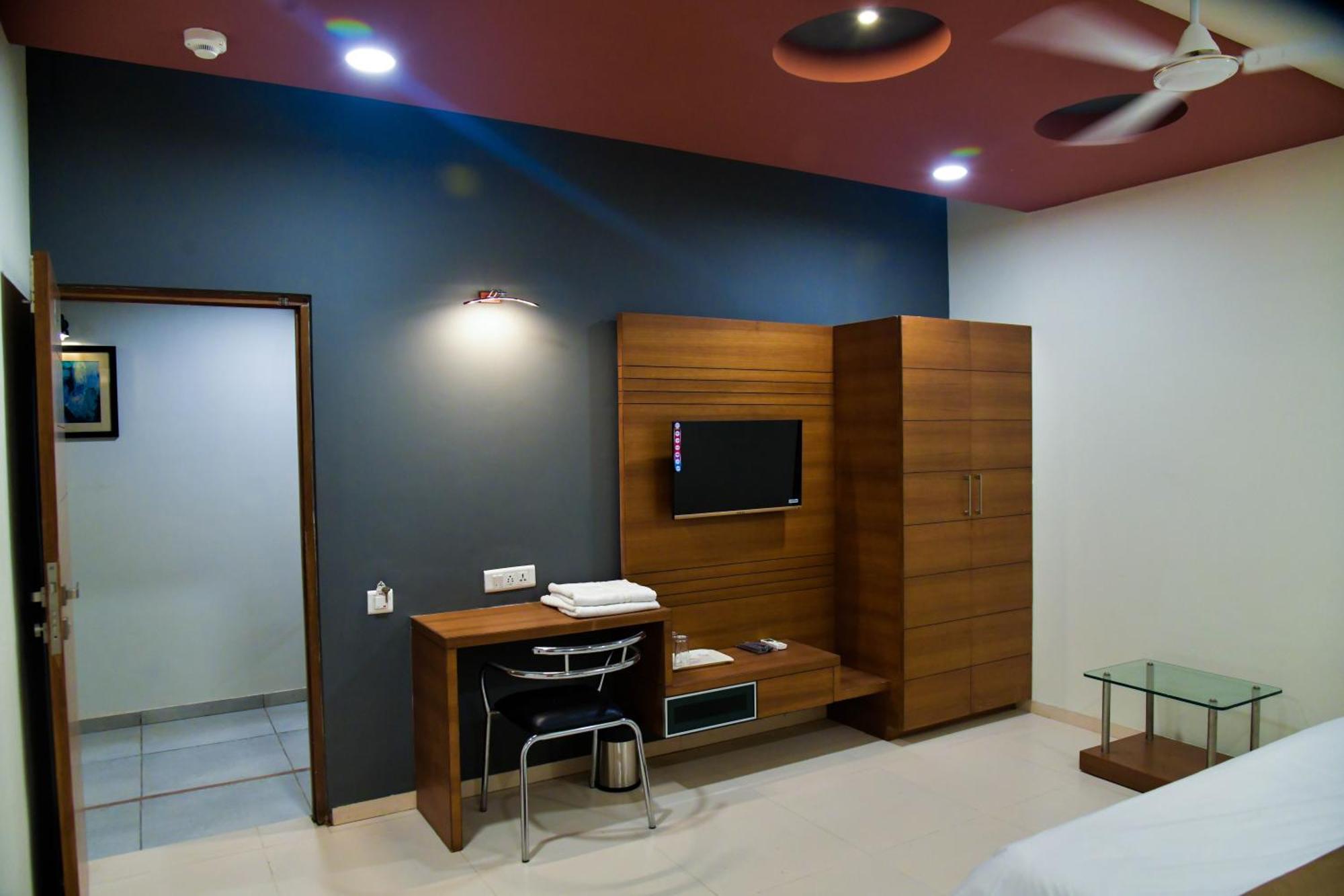 Hotel Ashooka Inn Гандинагар Экстерьер фото