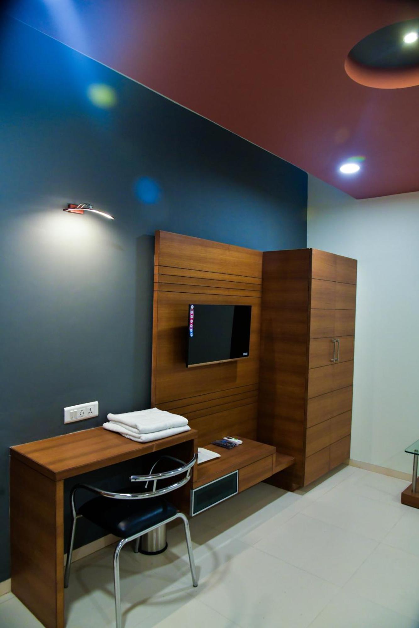 Hotel Ashooka Inn Гандинагар Экстерьер фото