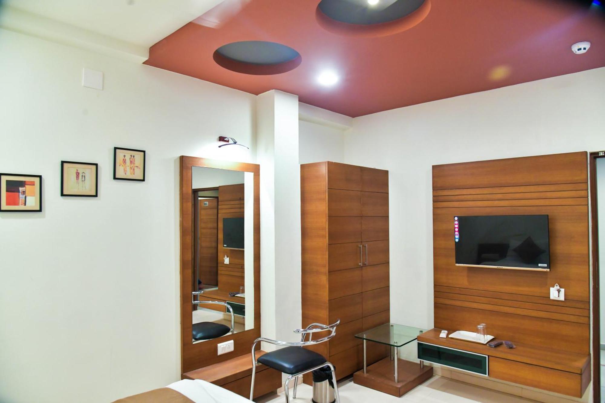 Hotel Ashooka Inn Гандинагар Экстерьер фото