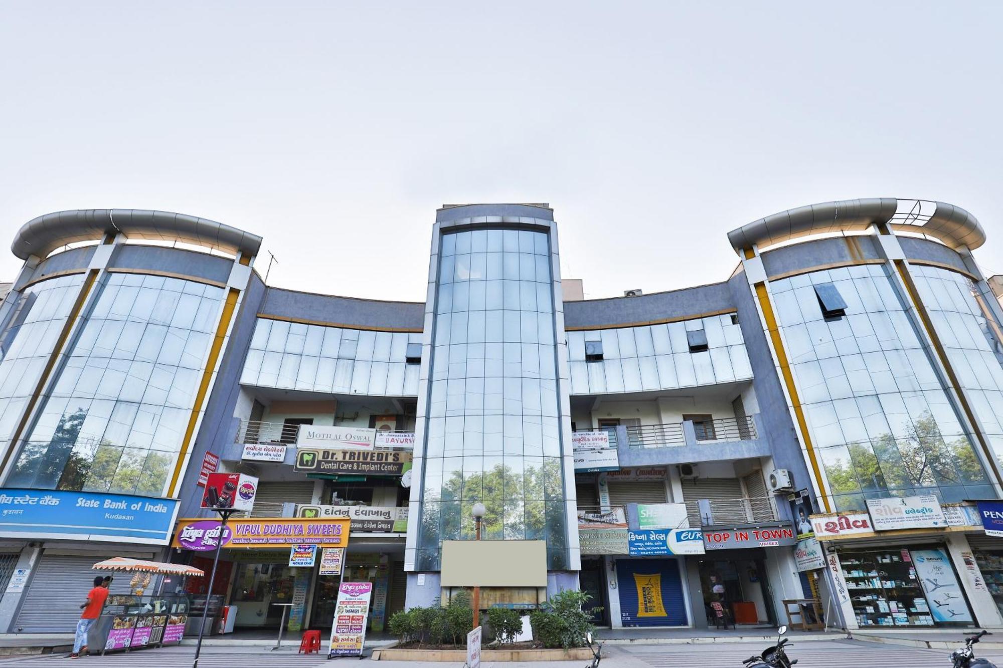 Hotel Ashooka Inn Гандинагар Экстерьер фото